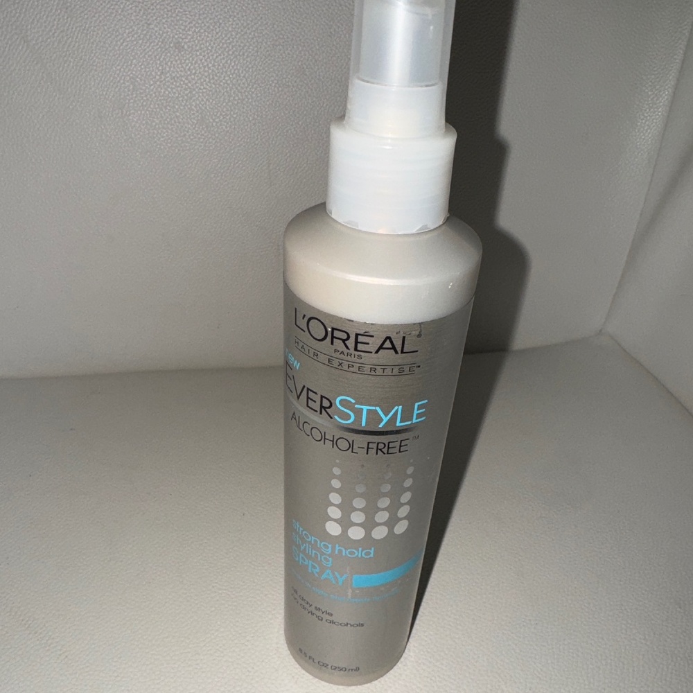 L’Oreal EverStyle Strong Hold Styling Spray